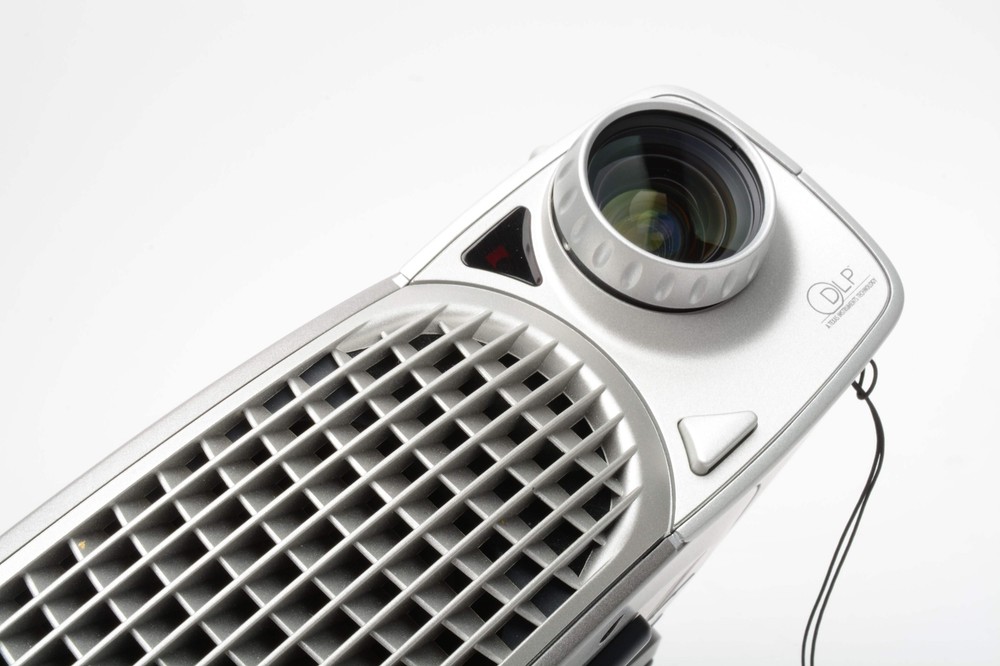 Dell 2200MP DLP Projector, Remote, laser pointer, manual, AV cables, case, Teste