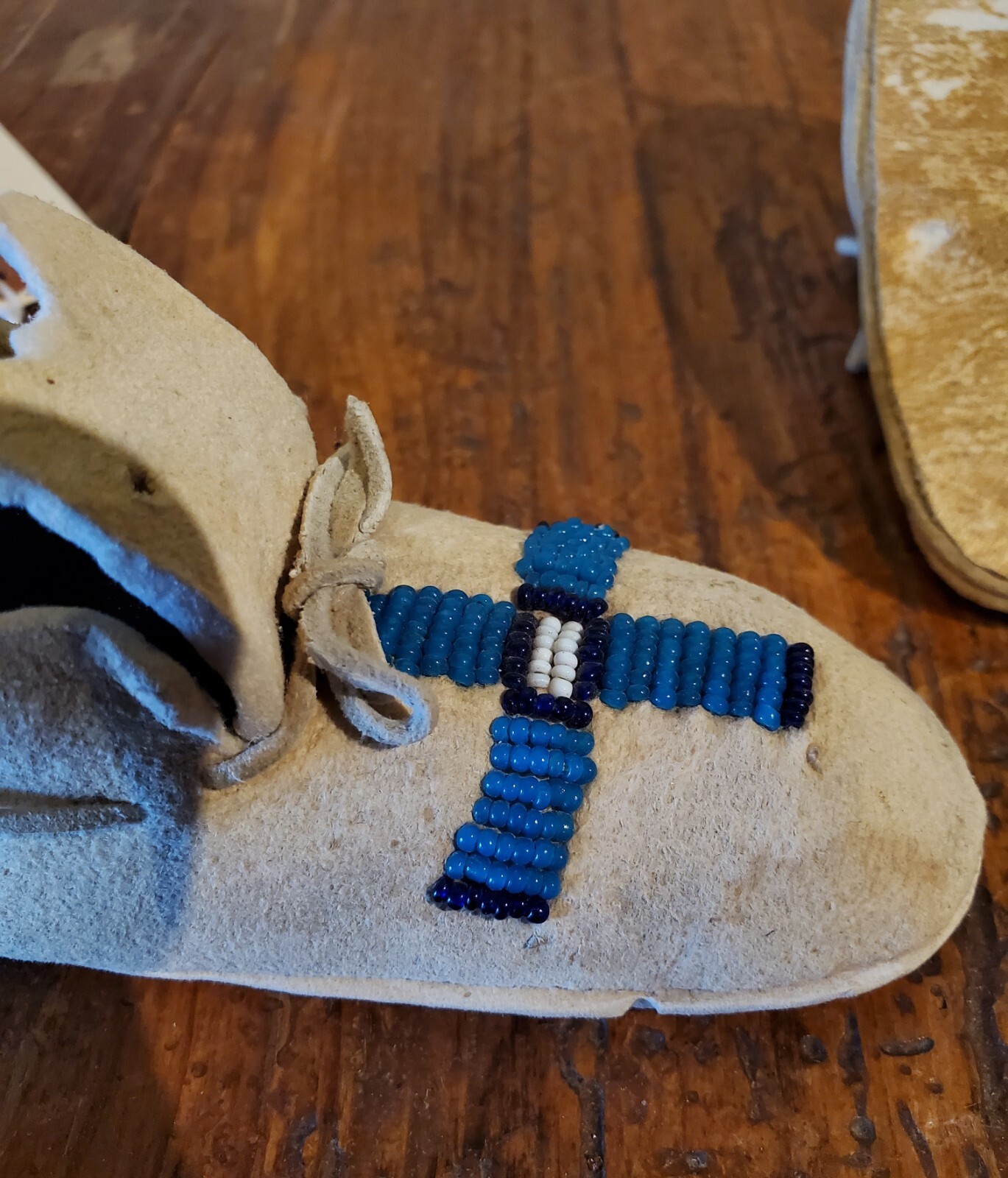 Antique OLD Native American Indian beaded Cheyenne child moccasins 19th c.
