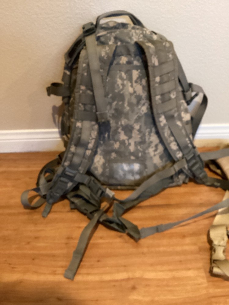 MOLLE II MODULAR LIGHTWEIGHT LOAD -CARRYING BACKPACK & CAMELBAK HYDRATION PACK