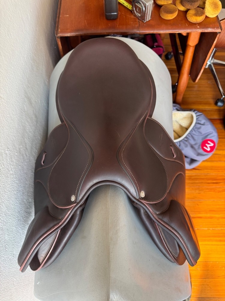 17" Devoucoux Biarritz O Saddle - 2AA - 2022 - Full Buffalo - Mint!