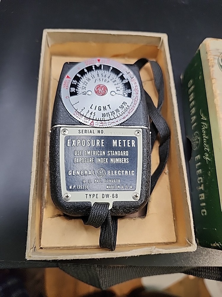 GE Light Exposure Meter DW-68 General Electric with Original Box