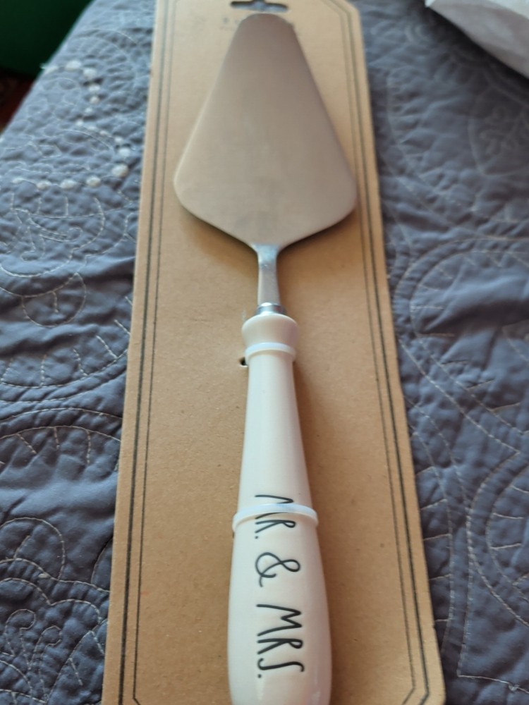 Rae Dunn Ceramic Wedding Cake Server Mr. & Mrs. New