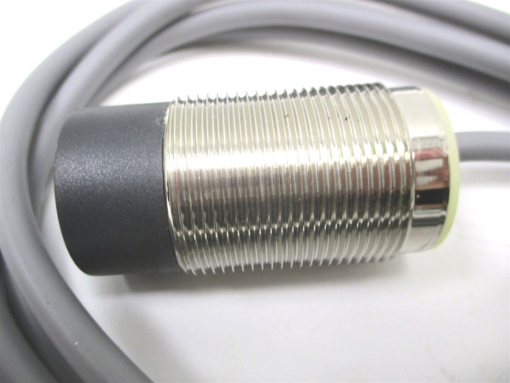 E57-30GU15-C GENUINE EATON CUTLER-HAMMER E57 INDUCTIVE PROXIMITY SENSOR