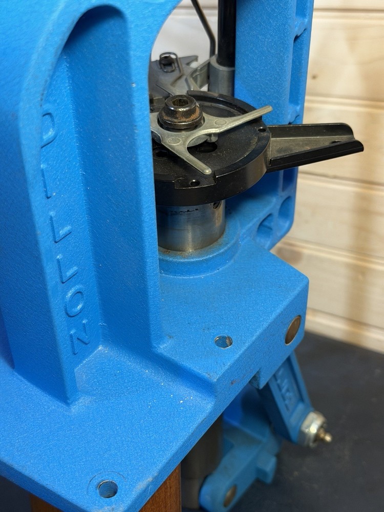 Dillon RL 550 Reloading Press With Primer Alarm & Tool Head Good Condition