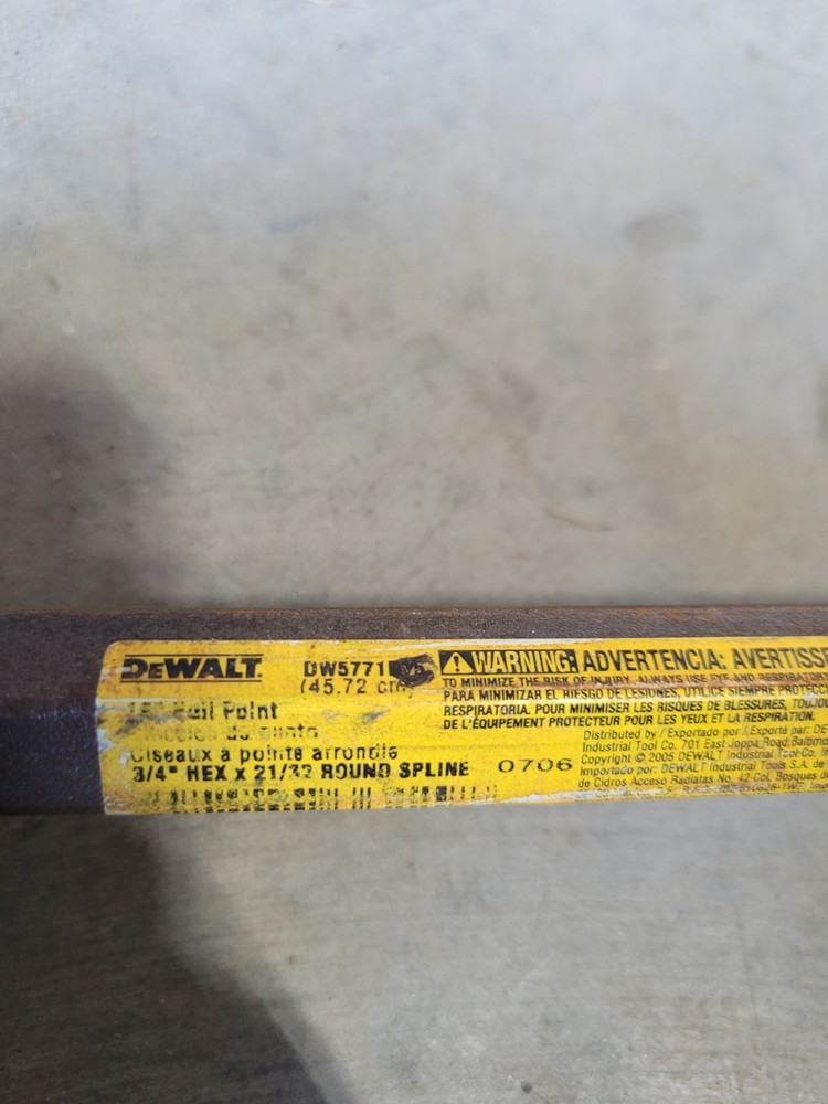 DeWalt DW5771 18” x 3/4" Hex Bull Point Chisel