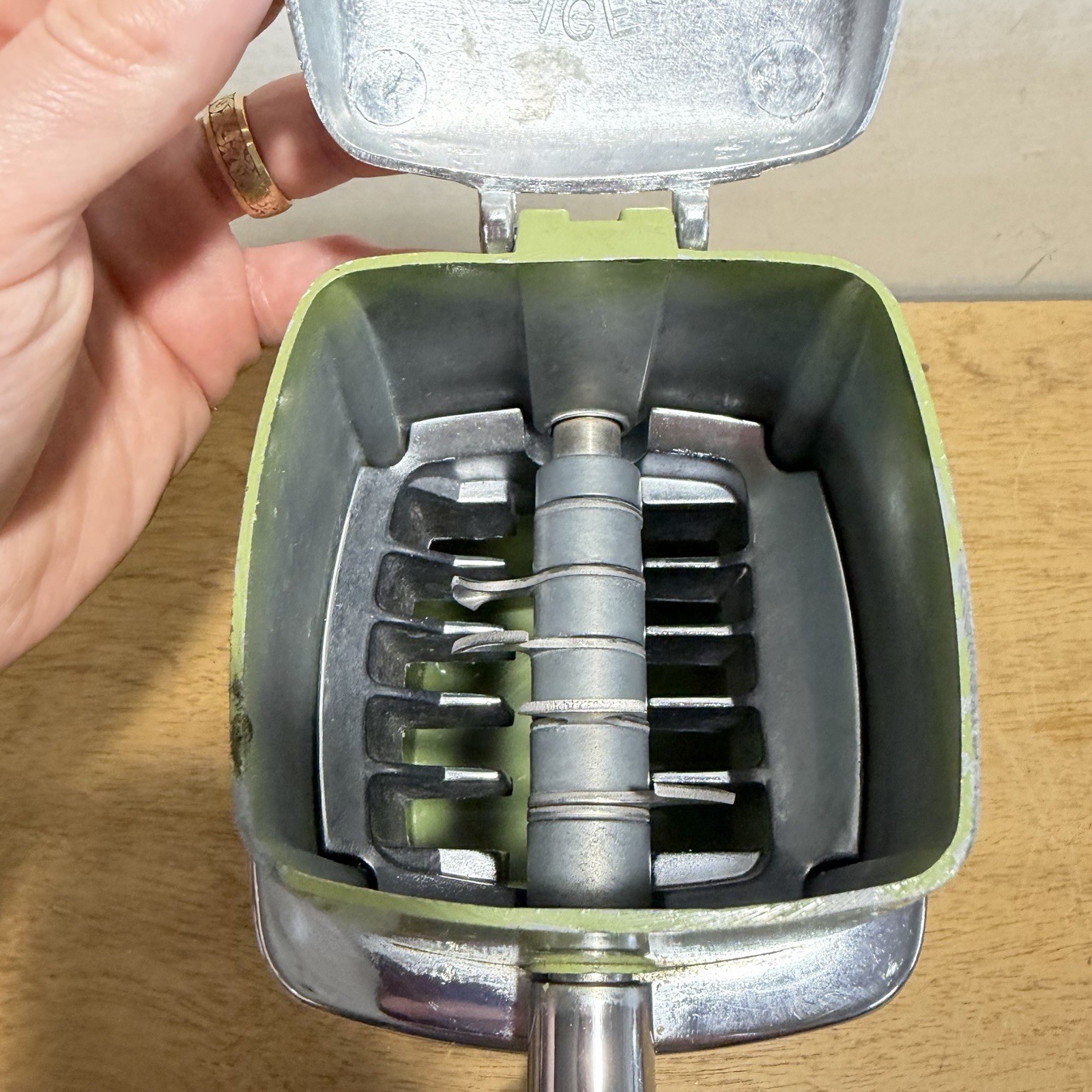 Vintage Swing Away Ice Crusher Manual Hand Crank Avocado Green Retro MCM 70s