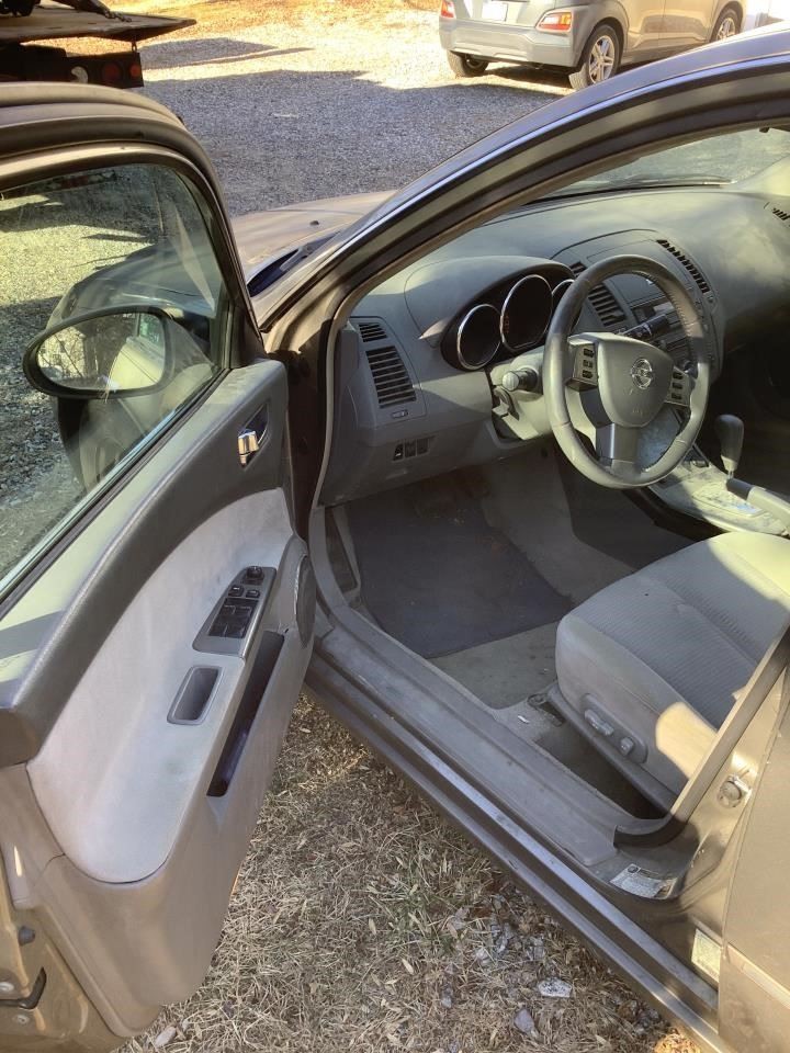 2006 ALTIMA Third Brake Light Tested OEM