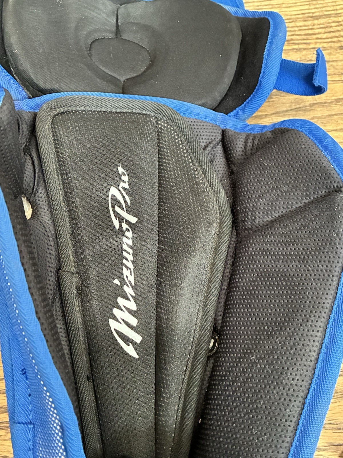 Chicago Cubs Game Used/Issued Mizuno Pro 17.5 “ Catchers Shin Guards Blue