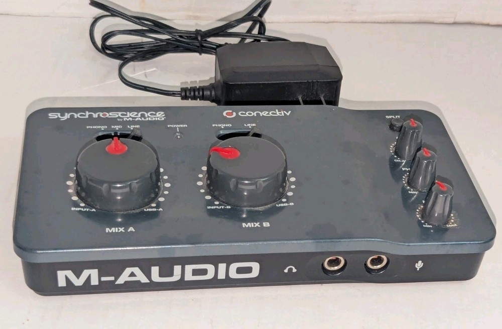 DJ Interface M-Audio Synchroscience Conectiv  with Power Cord