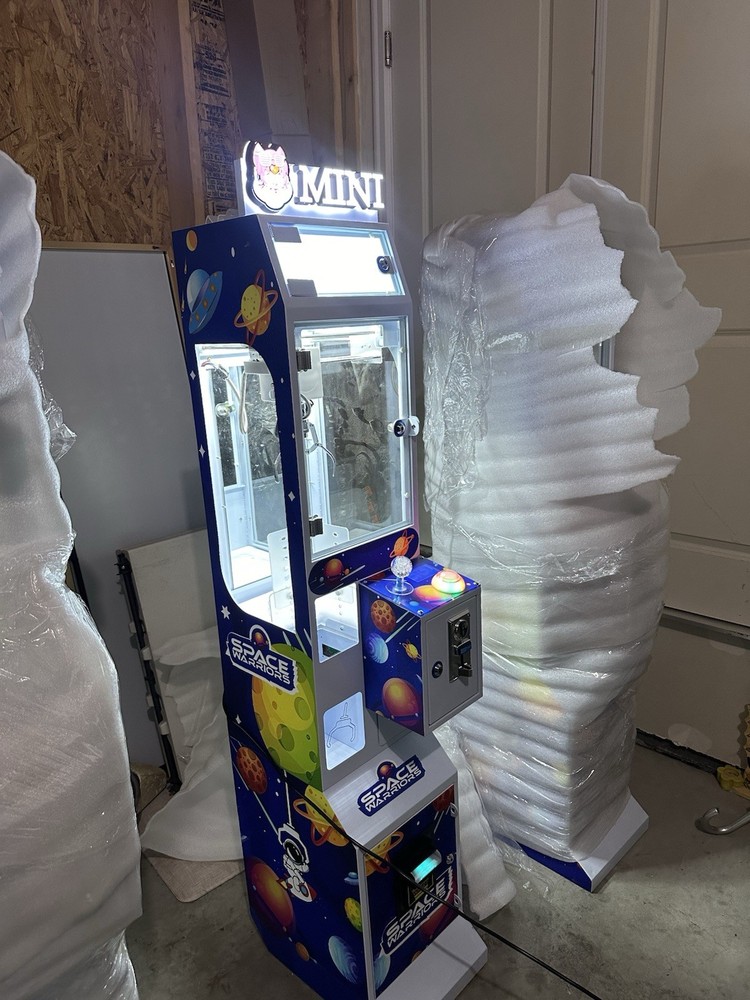 Mini Claw Machine - Space Warrior And Rubber Duck Theme