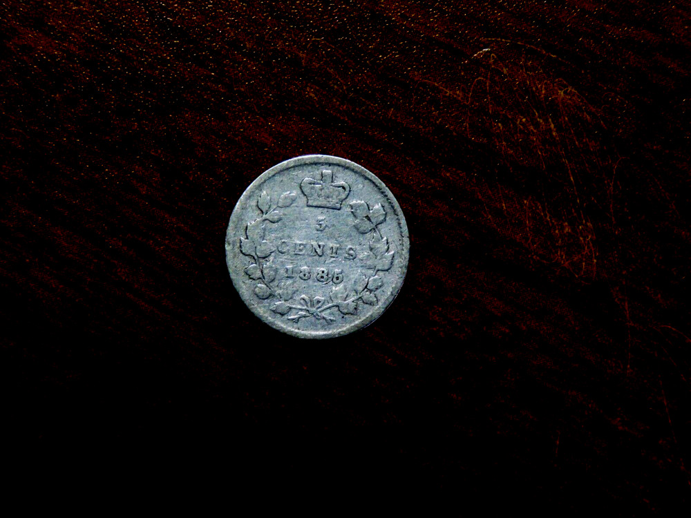 Canada Genuine Better Date  5 Cent Silver Coin #35 R2