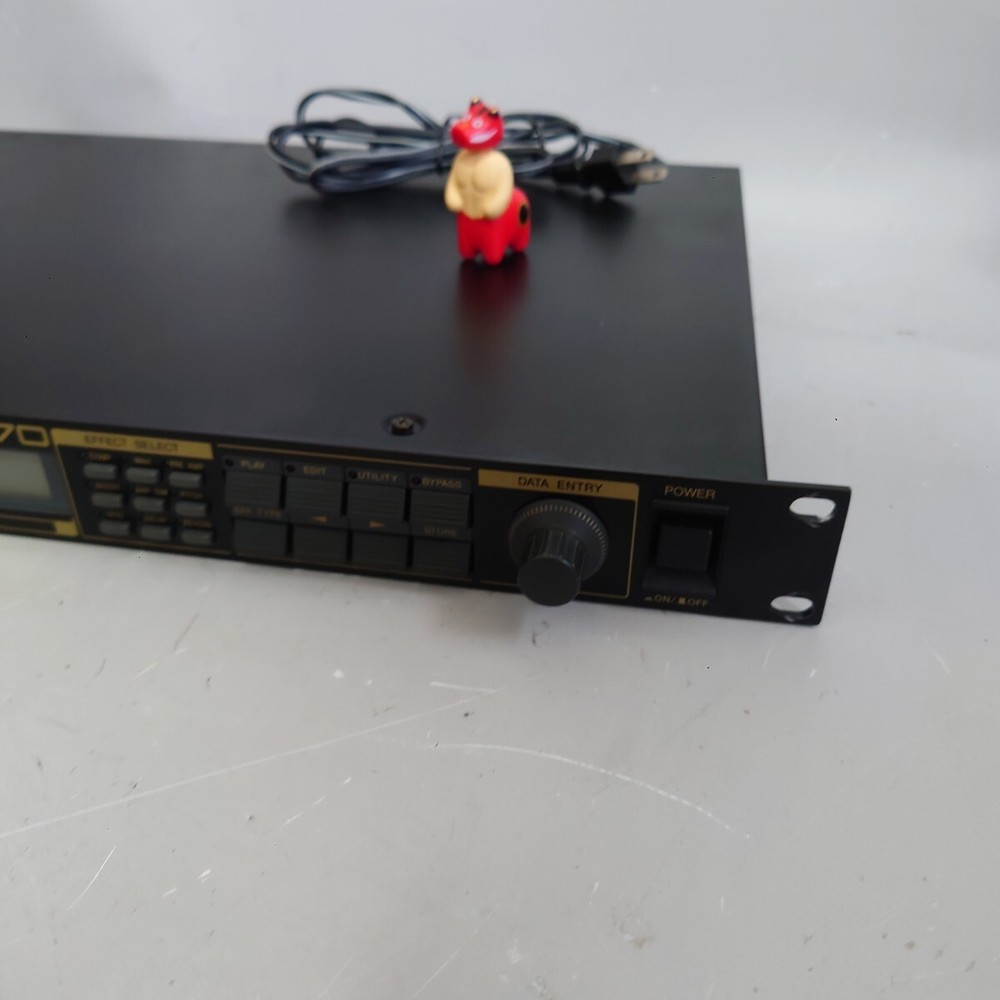 YAMAHA FX770 Multi Effects Processor Rack Unit for Guitar Tested item From japan