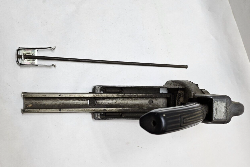 International HB5A56310 Hand Boxer Stapling Machine (Missing Spring)