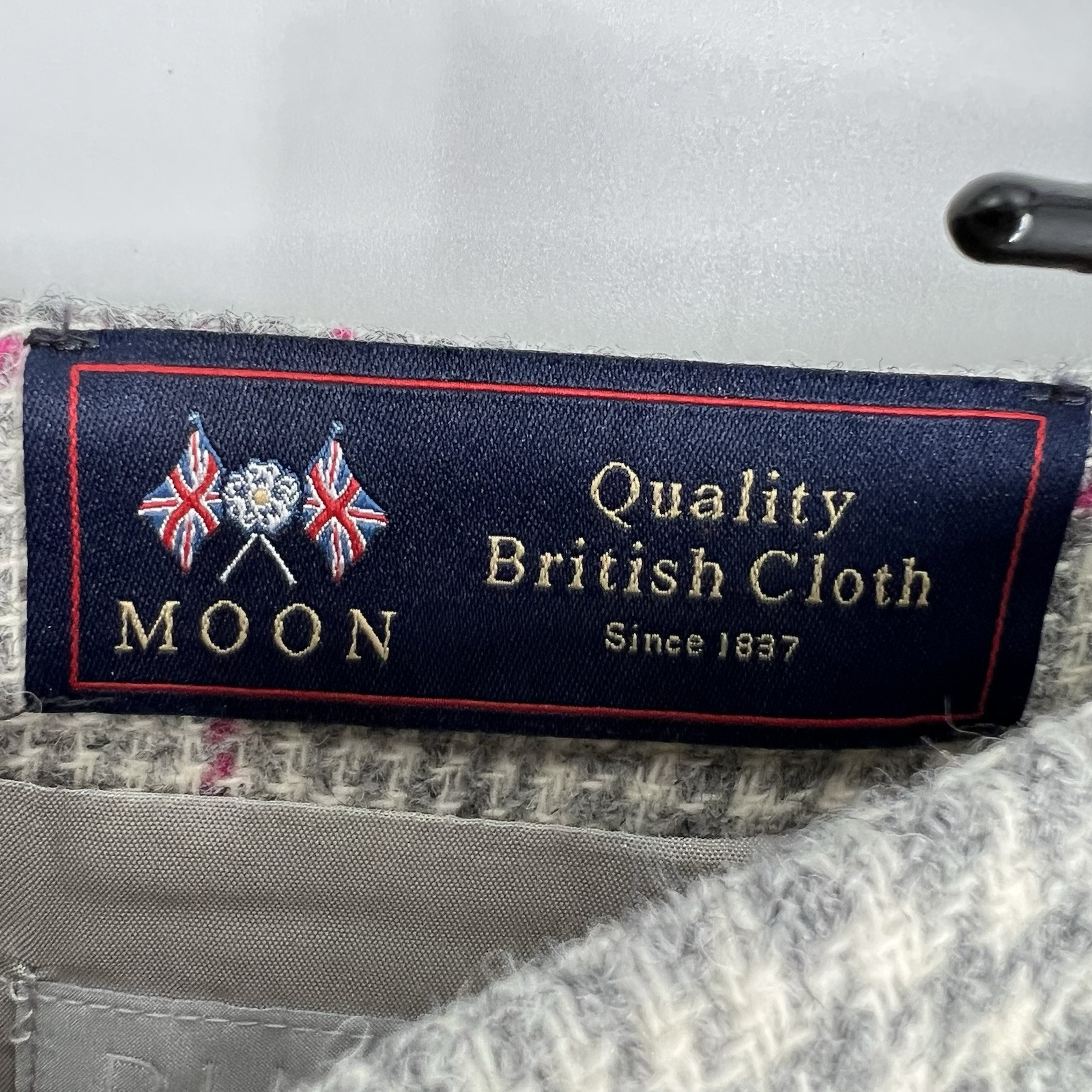 PURE Collection Pencil Skirt Womens Size 6 Ivory Gray Glen Plaid Wool by Moon