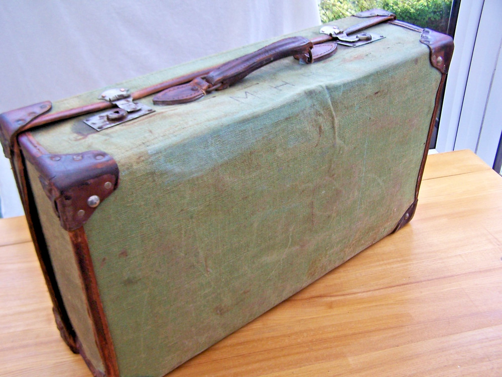 VINTAGE WW2 DEMOB SUITCASE CANVAS & LEATHER  26" x 15" x 7" RE-ENACTMENT PROP
