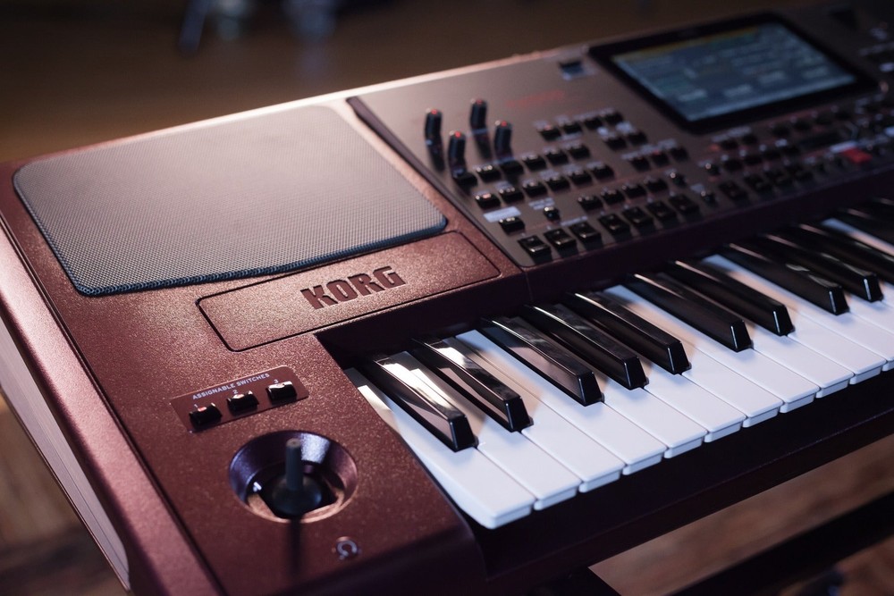 Korg Pa1000 Arranger Keyboard STAGE ESSENTIALS BUNDLE