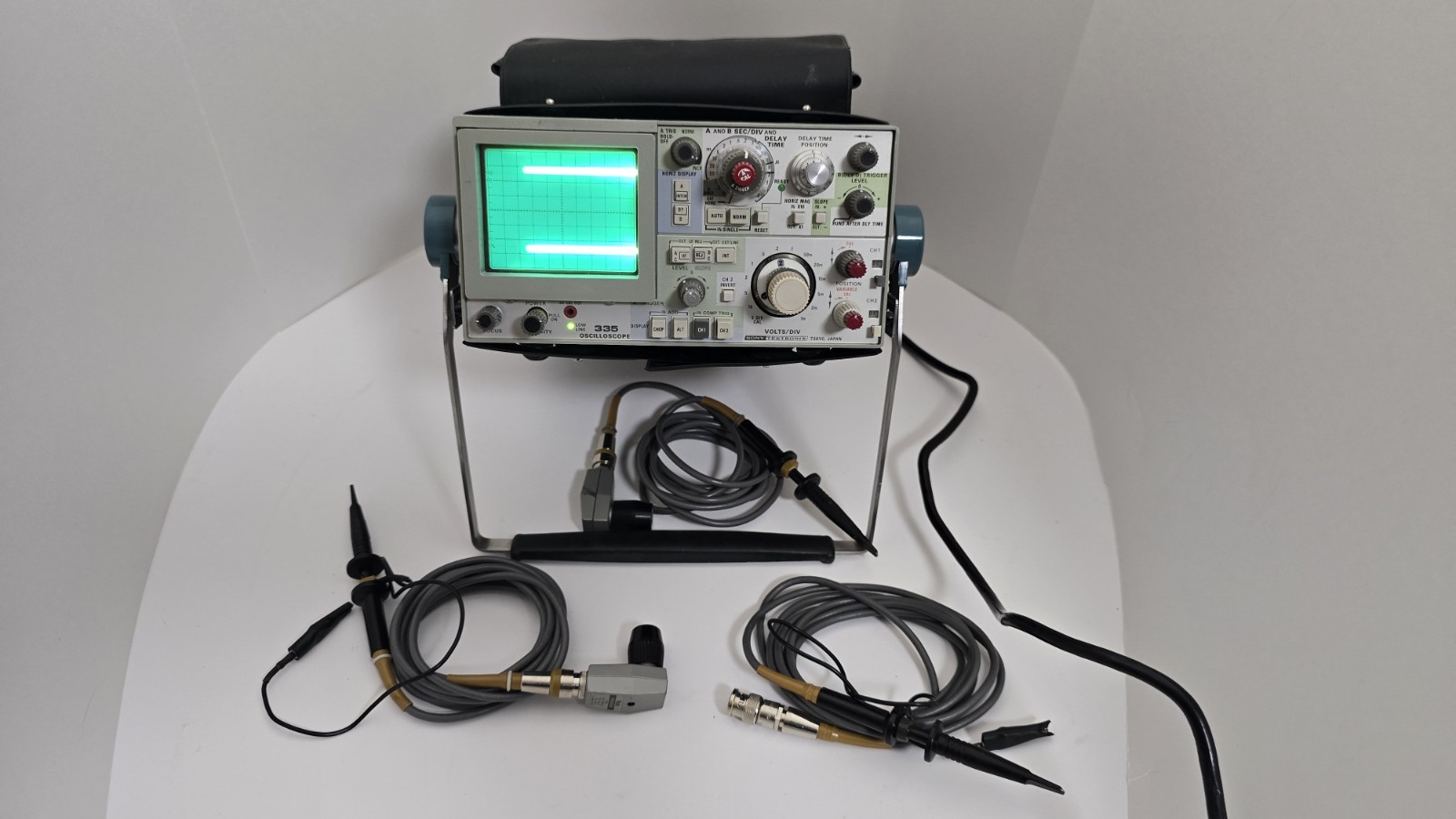 Sony Tektronix 335 Oscilloscope - Dual trace 35MHz small portable W/3 Probes
