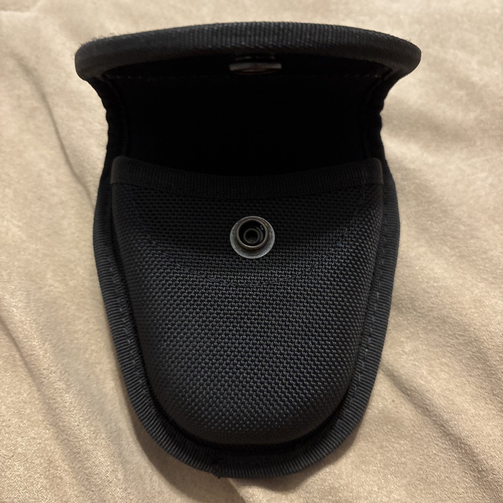 Galls Handcuff Storage Case Snap Closure Nylon Black