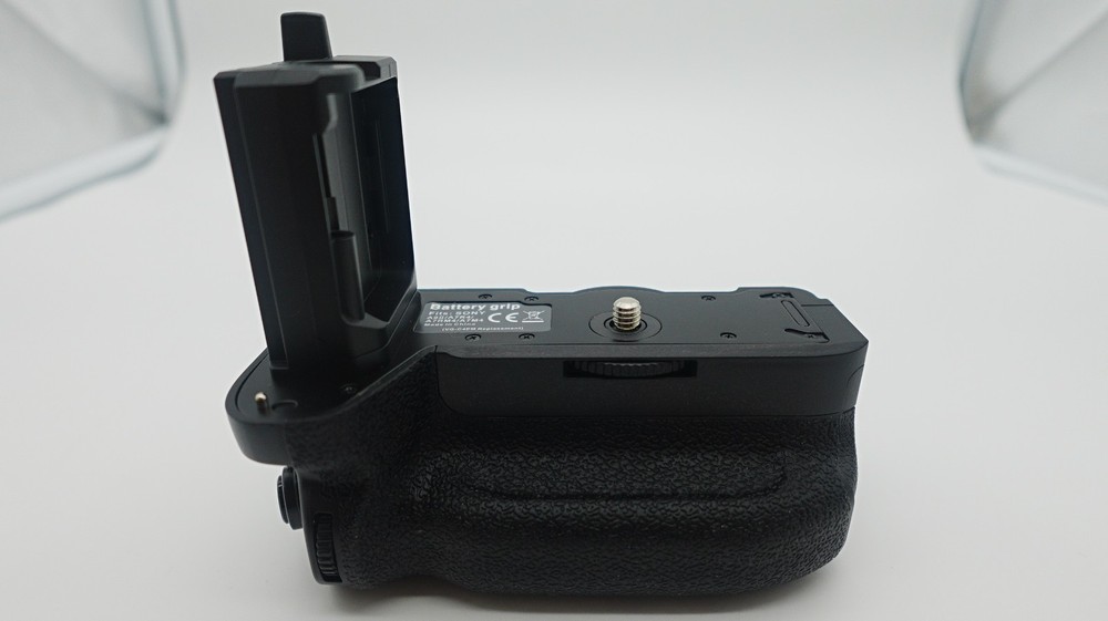 Mcoplus Professional Vertical Battery Grip Extension VG-C3EM Replacement Battery