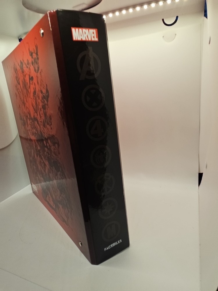 Marvel Fact Files - Comic Binder
