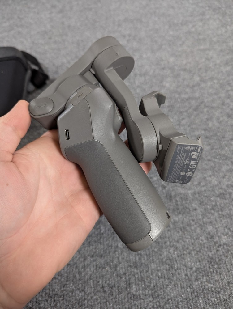 DJI Osmo Mobile 3 Combo - Gimbal Stabilizer