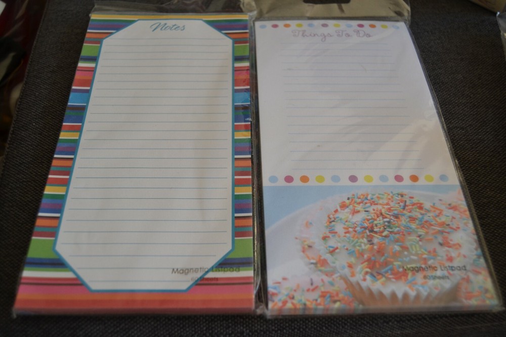 2 Magnetic Grocery Pads Lined Notes CUPCAKES MULTI-COLORED NIP STUDIO18