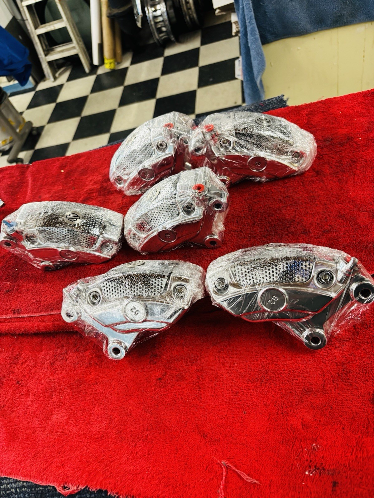 2 GENUNE CVO TOURING Harley-Davidson Front Brembo Brake Calipers Shown 443203-08