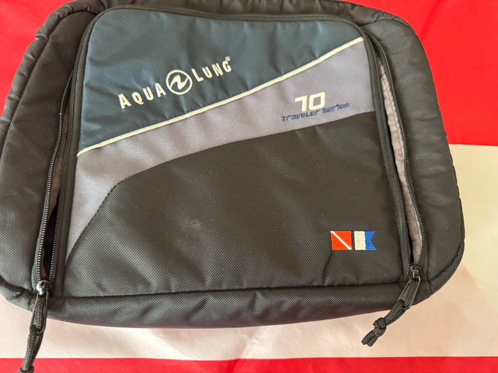 AQUALUNG SCUBA REGULATOR BAG WAY COOL!