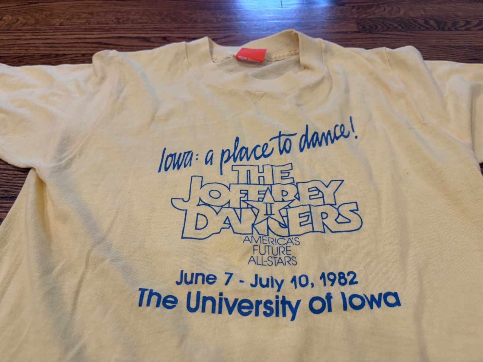 Joffrey Dancers Ballet T-Shirt Adult S Yellow VTG 80s University of Iowa