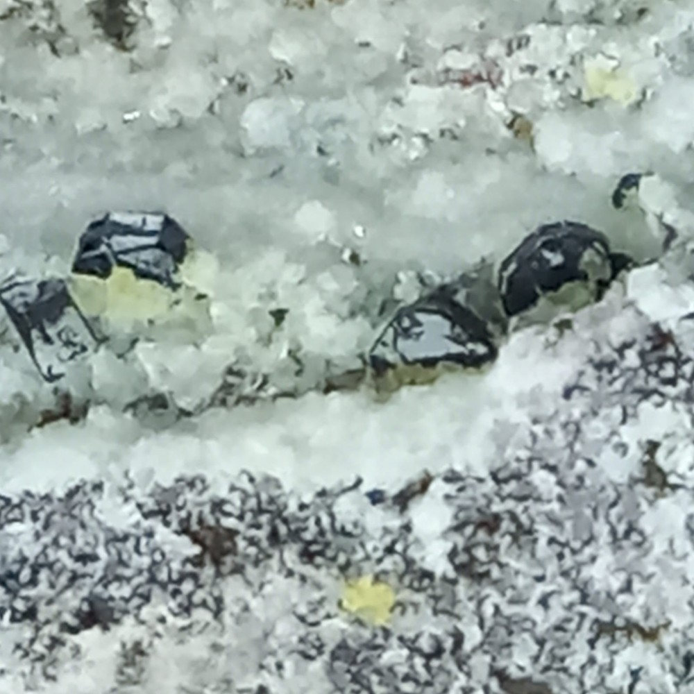 Osumilite, Tridimite