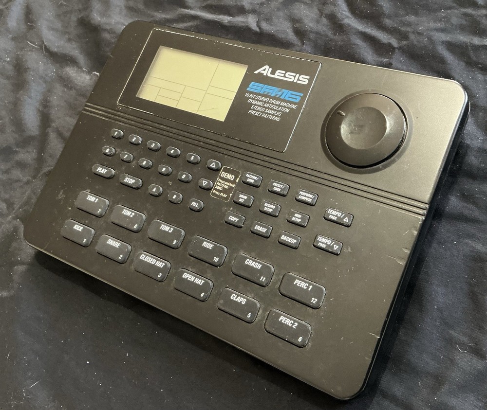 Alesis SR-16 Digital Drum Machine Sampler Sequencer Black 12 Pads Battery FX