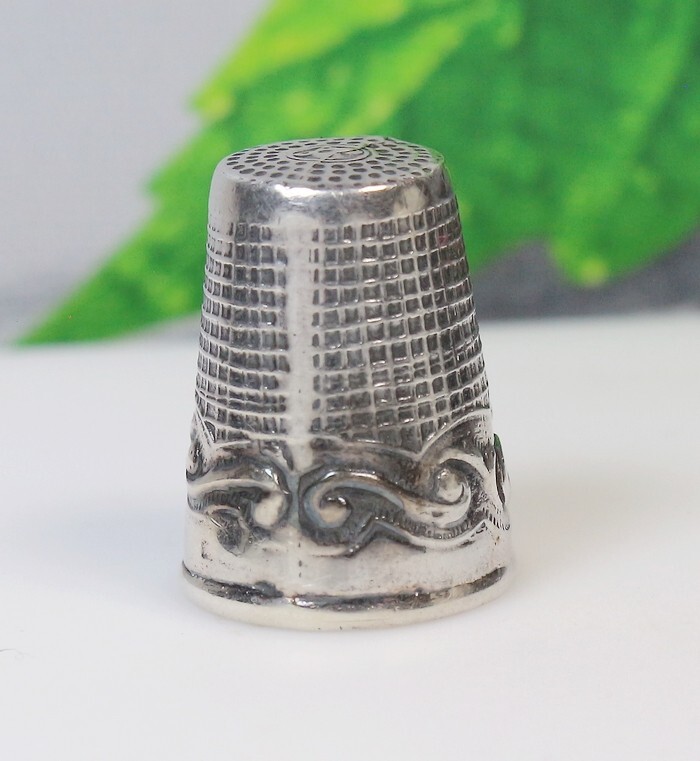 Vintage STERLING SILVER Sewing THIMBLE