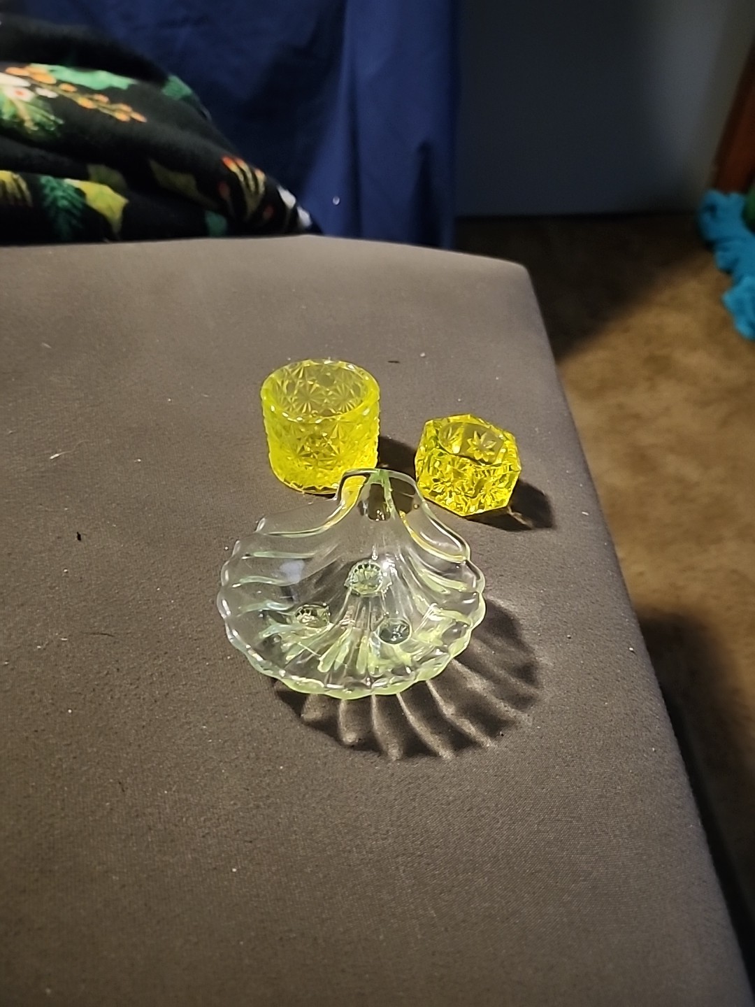 3 Vintage Uranium Vaseline Glass Salt Dips cambridge shell daisy button star VGC