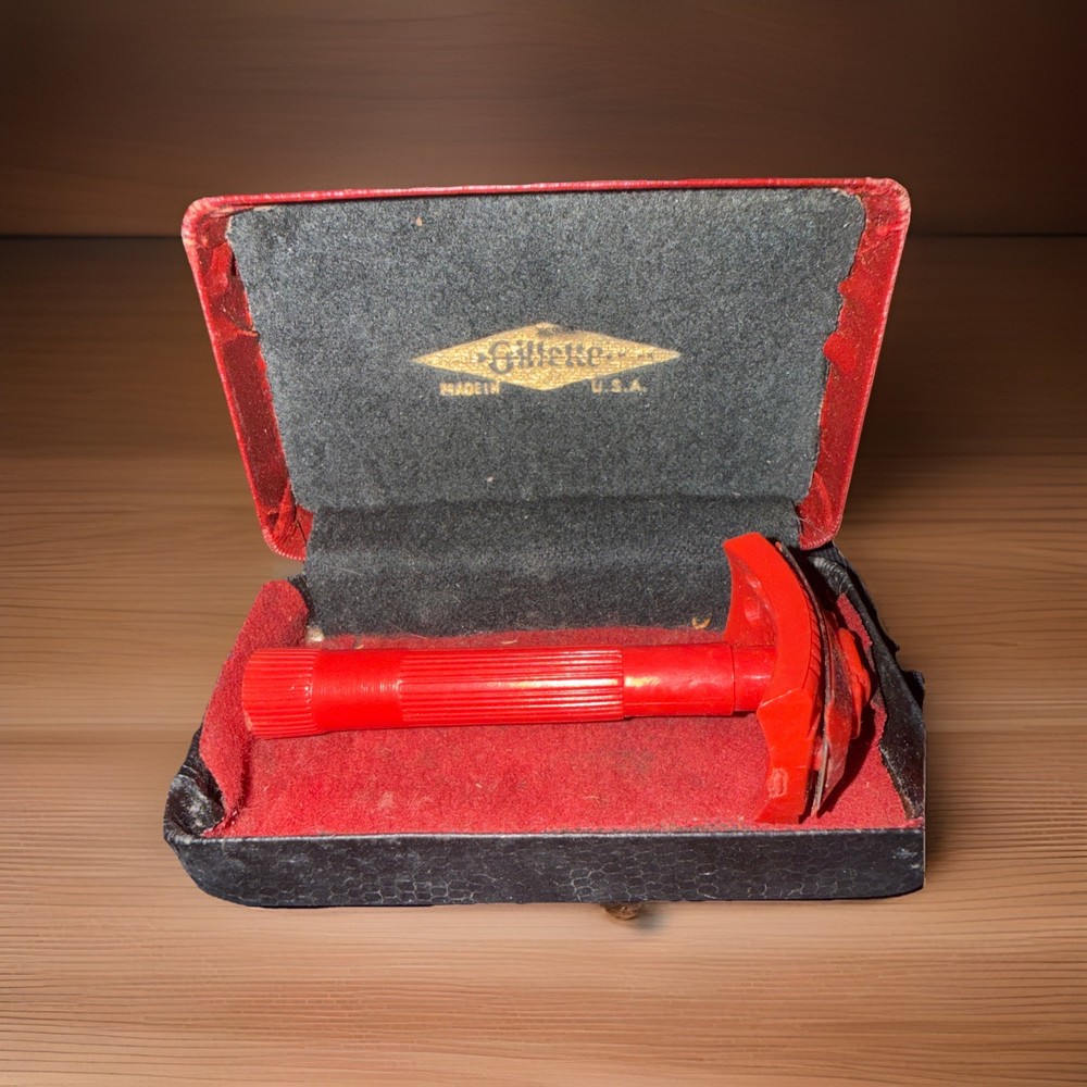 Vintage Gillette Case With Vintage Razor