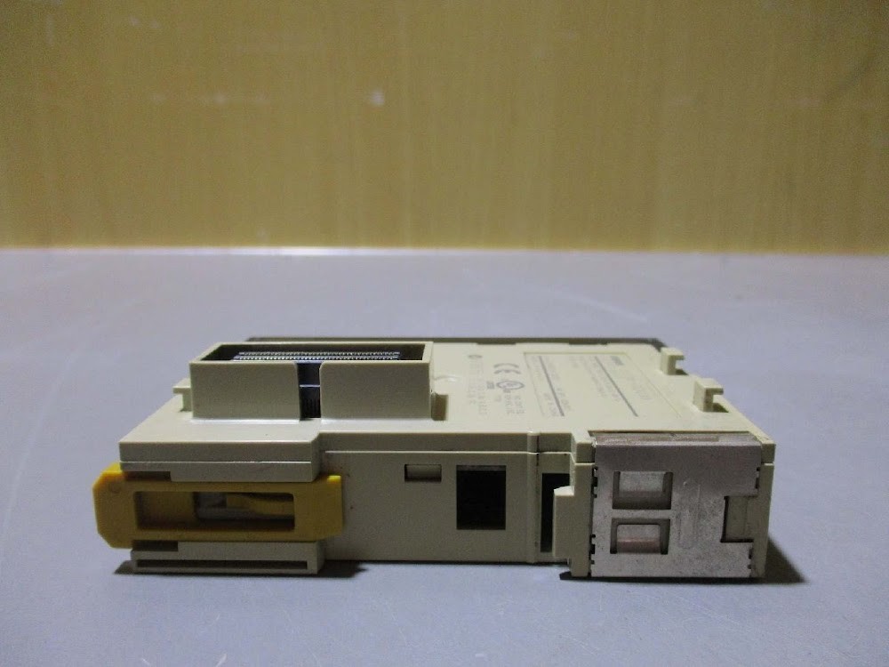 OMRON CJ1W-OD233 PLC Output Unit USED