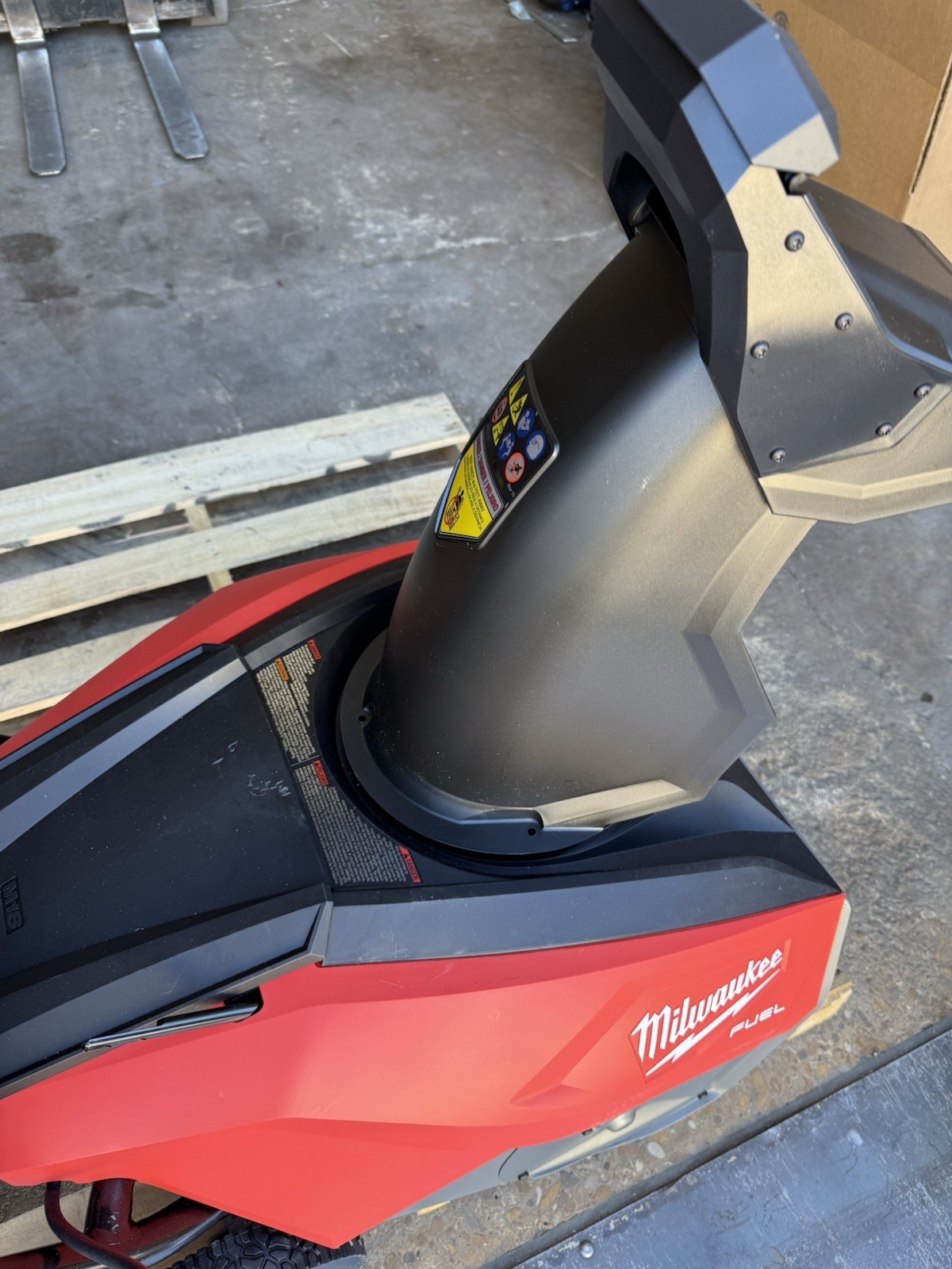 FOR REPAIR Milwaukee 3036-20 M18 FUEL 18V 21" Dual Battery Snow Blower Tool only