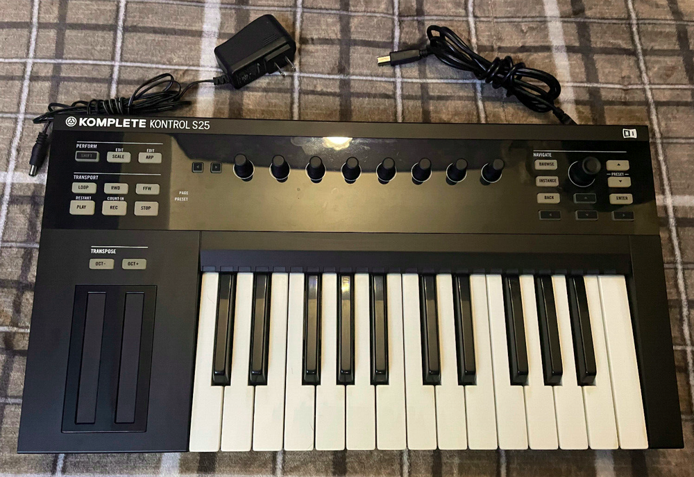 NI Komplete Kontrol S25 Midi Keyboard Controller w/ Adapter, USB and Software