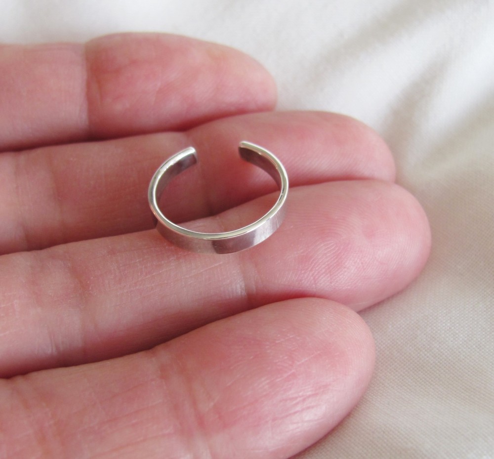 Sterling Silver 3mm Flat plain band medium-large size 2.5-5 adjustable toe ring