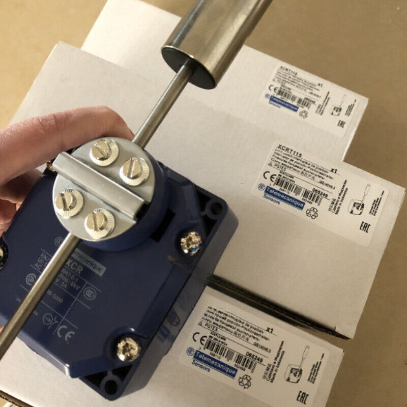 New Telemecanique XCRT115 Limit Switch