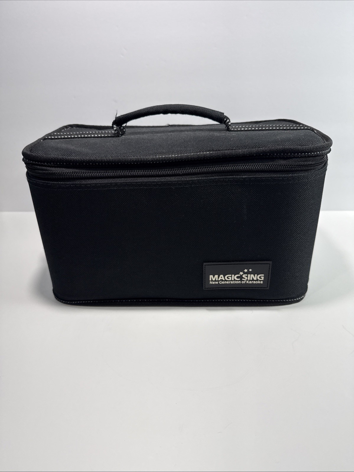 Magic Sing ET18K Karaoke w/2 Wireless Mics, Rom Discs , Dock & HDMI up Scaler