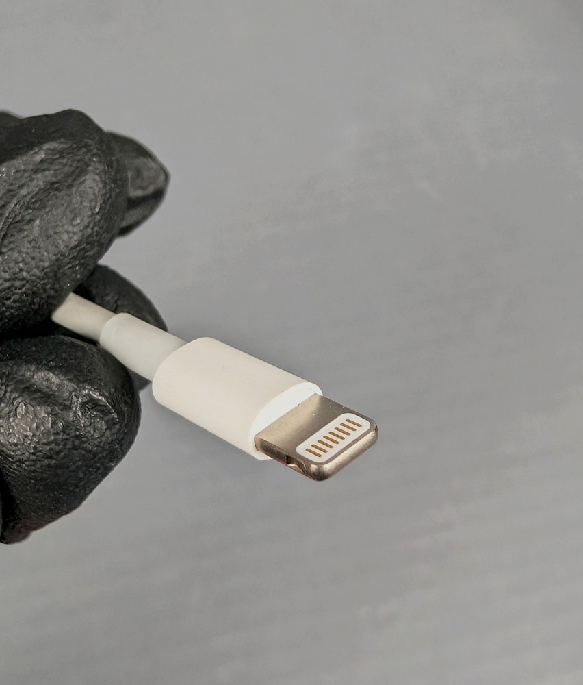 AUTHENTIC Apple Lightning to SD Card Camera Reader A1441