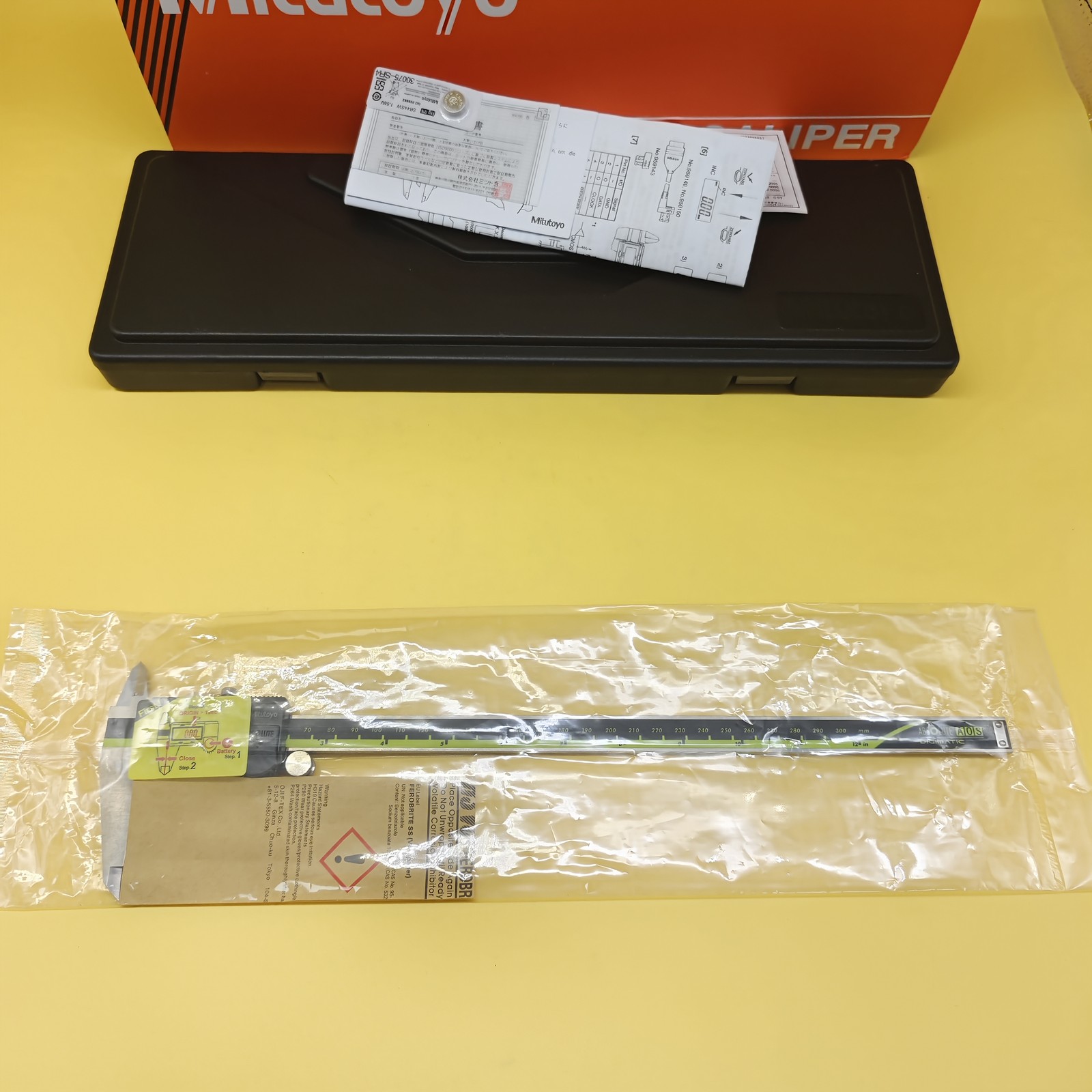 Mitutoyo Japan 500-193-30 300mm/12" Absolute Digital Digimatic Vernier Caliper