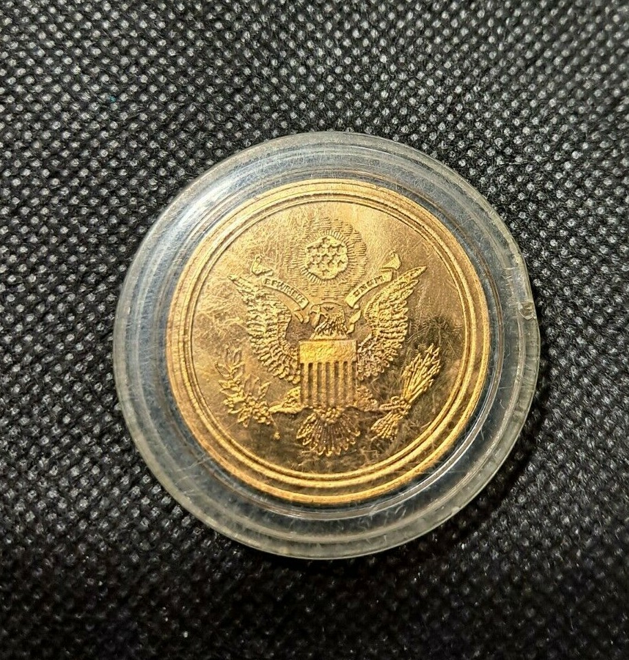 THE KENNNEDY MINT BROZE TOKEN! e3983UXX