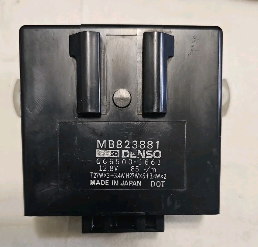 Flasher Hazard relay module 92-94 DSM. MB823881