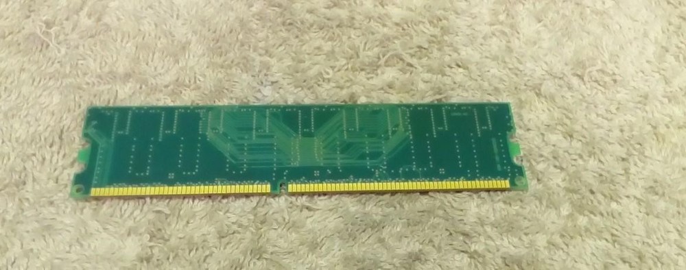 Infineon HYS64D32009GU-7.5-A 256 MB Memory Module