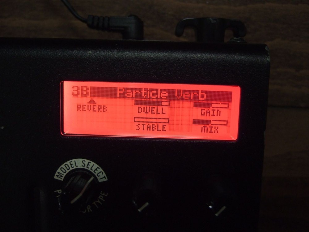 Line 6 M9 Stompbox Modeler Multi-Effects Guitar Pedal with AC Adapter