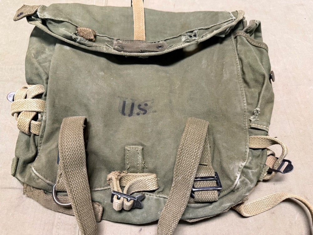 ORIGINAL WWII US ARMY M1945 UPPER COMBAT FIELD PACK & SUSPENDERS- 1945,