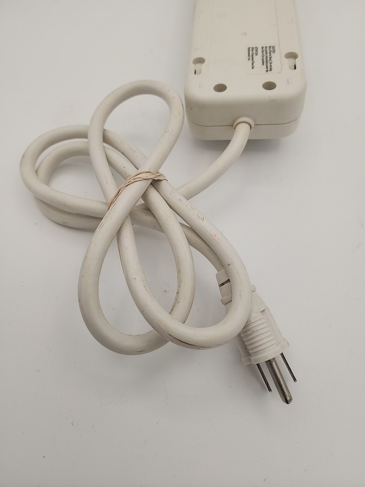 8 OUTLET PROTECTOR: SURGE TIMER + Reset Pre-owned