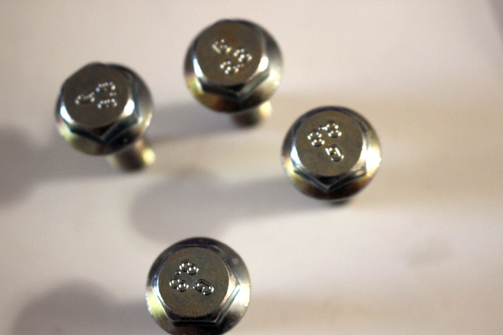 4-PACK 8.8 HEXBOLT