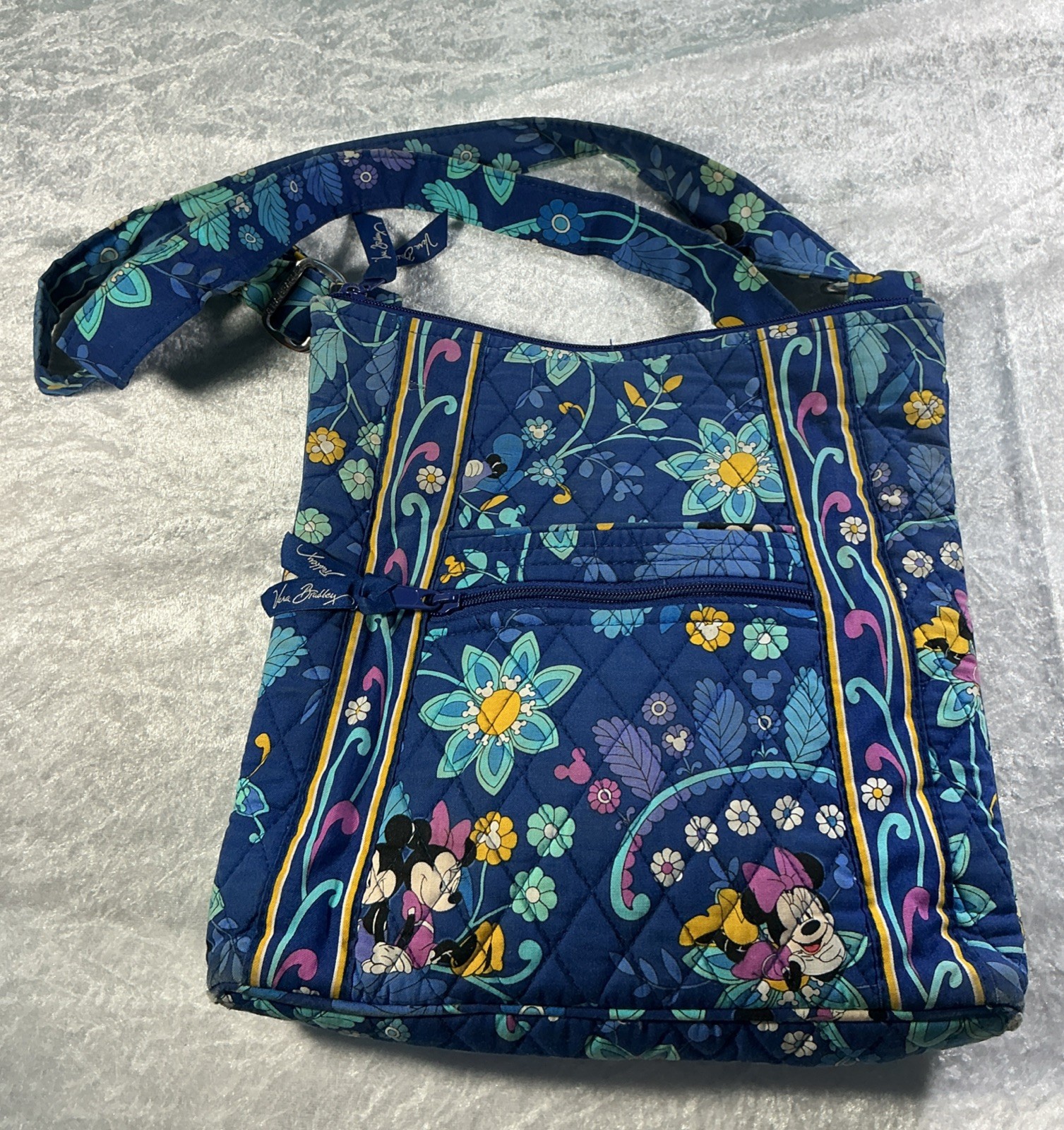 Disney Parks Vera Bradley Quilted Minnie Mouse Crossbody Zippered Bag Purse